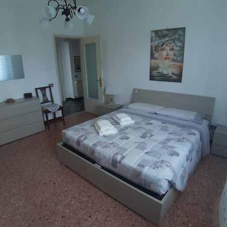 Appartamento Centrale Fino A 8 Posti Letto Pontremoli Exterior foto