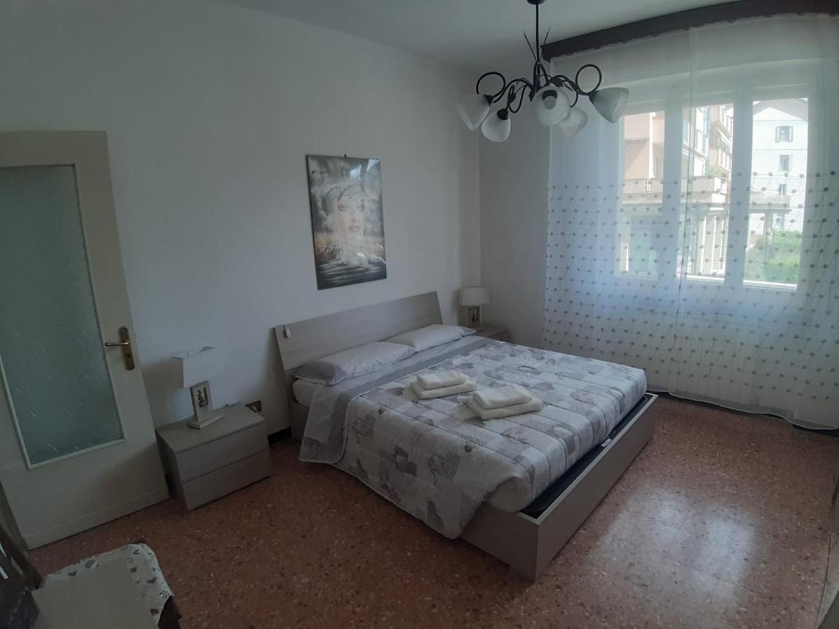 Appartamento Centrale Fino A 8 Posti Letto Pontremoli Exterior foto