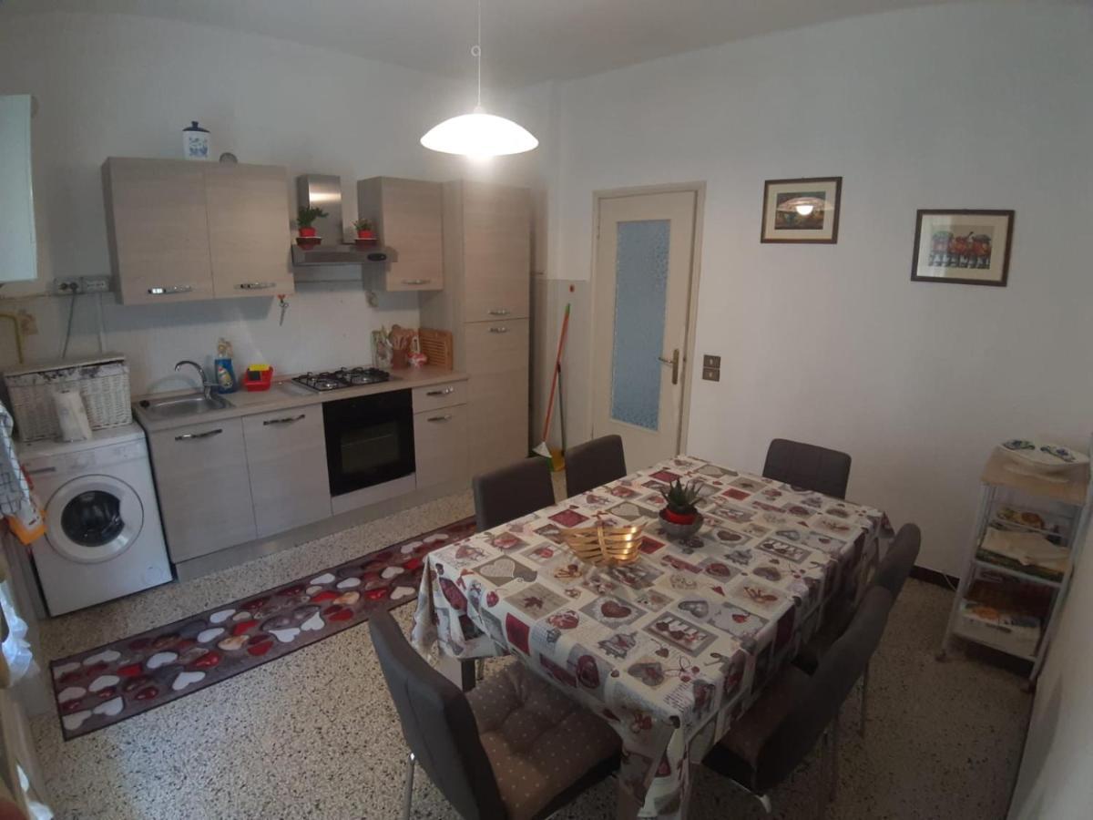 Appartamento Centrale Fino A 8 Posti Letto Pontremoli Exterior foto