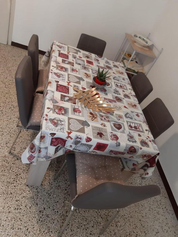 Appartamento Centrale Fino A 8 Posti Letto Pontremoli Exterior foto